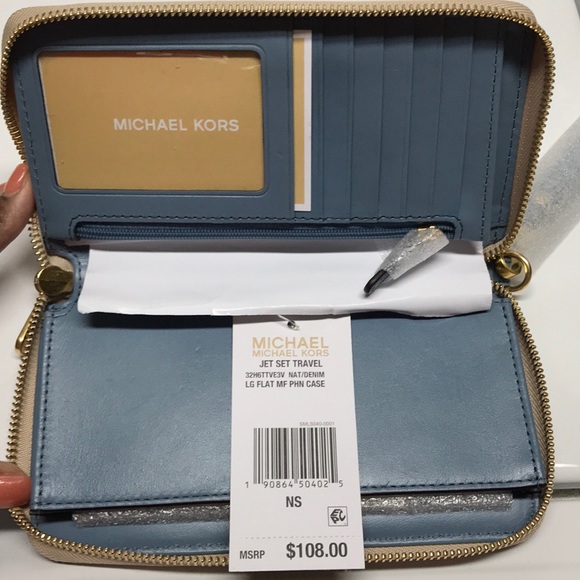 *SOLD* Michael Kors wristlet - Picture 7 of 7